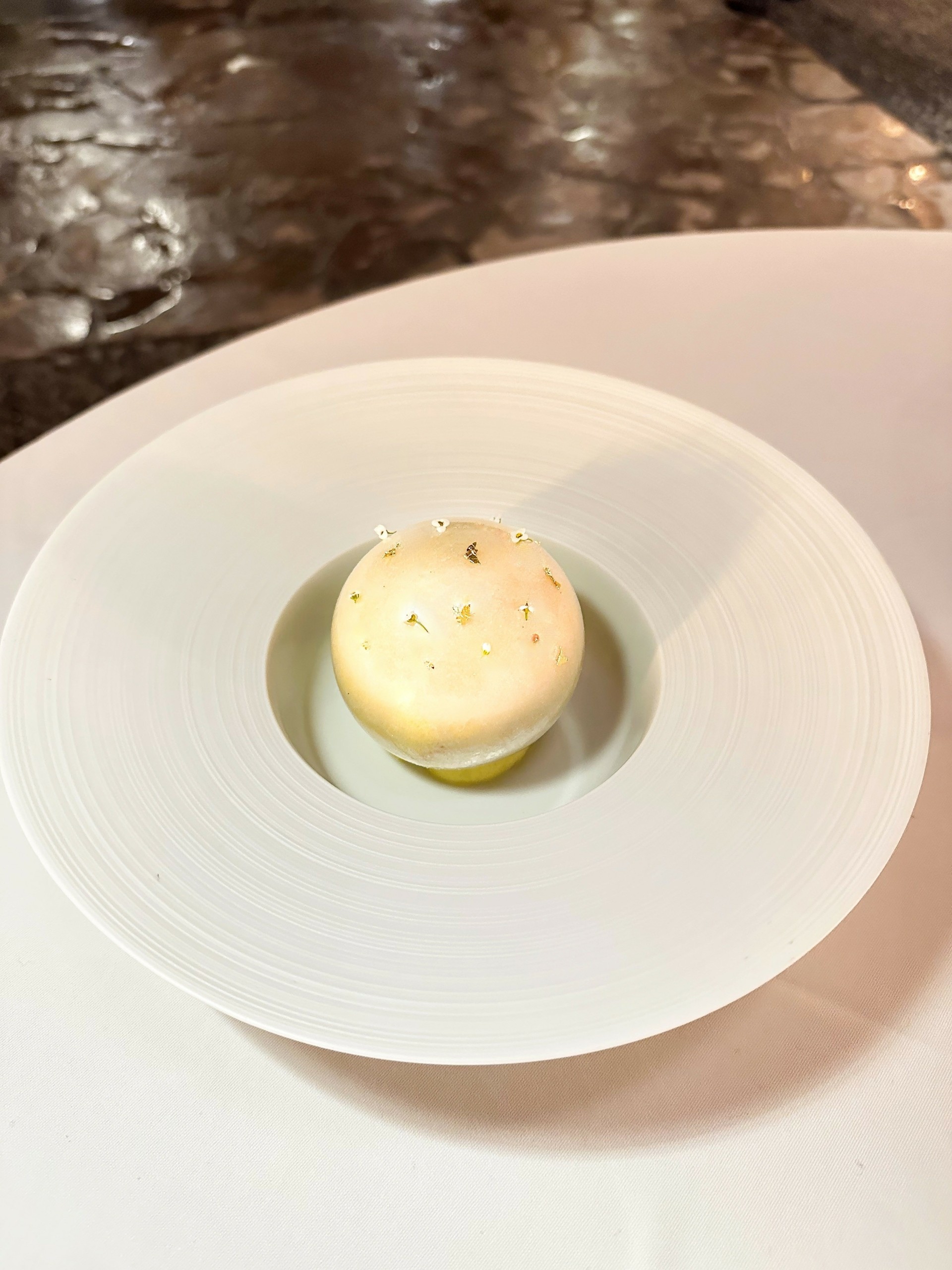 Selene: Δοκιμάζουμε το μενού του εμβληματικού εστιατορίου της Σαντορίνης