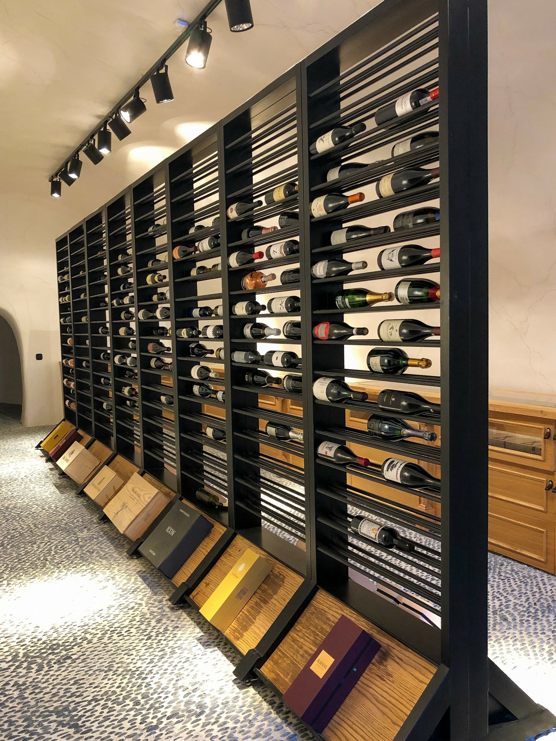 Selene: Δοκιμάζουμε το μενού του εμβληματικού εστιατορίου της Σαντορίνης