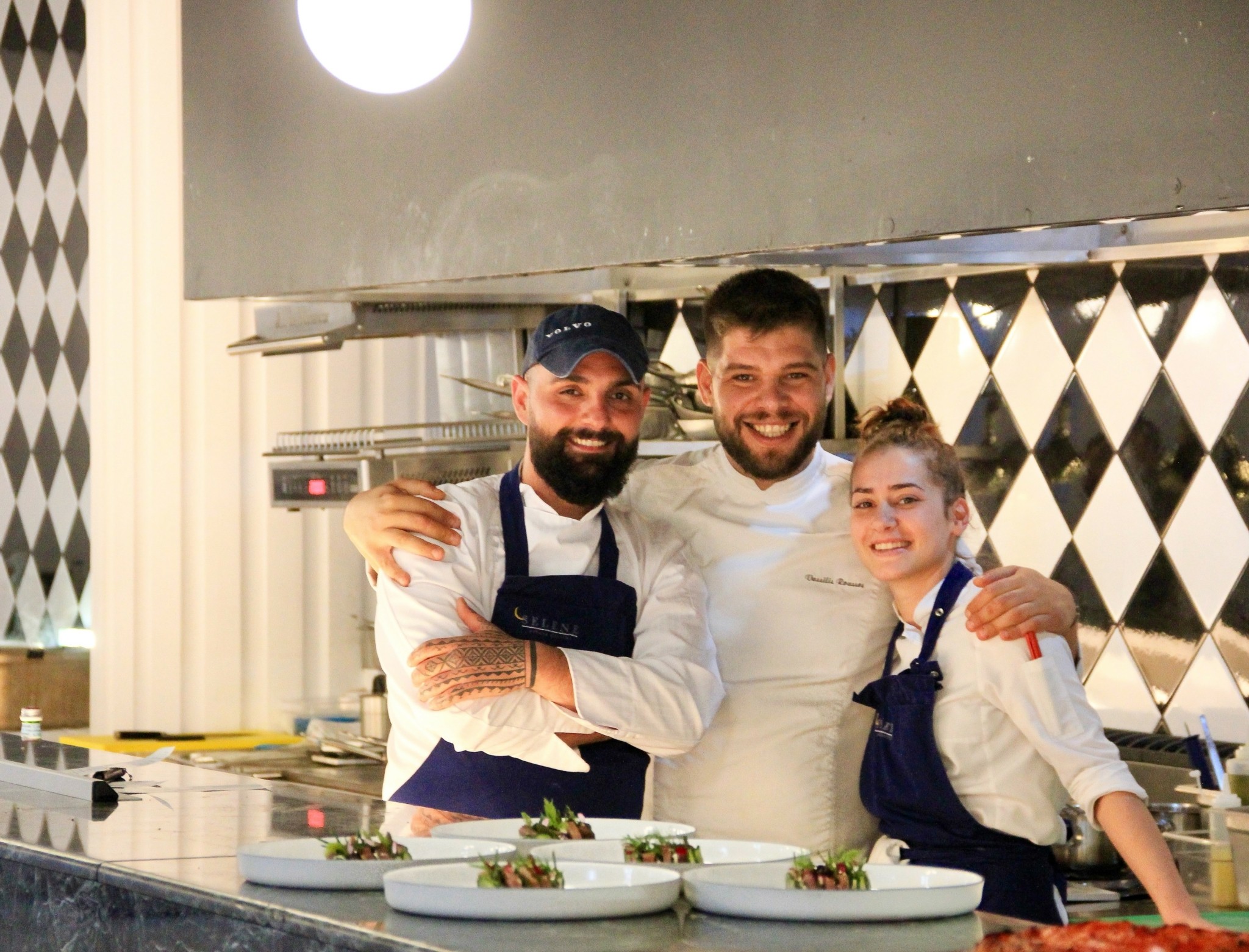 Selene: Δοκιμάζουμε το μενού του εμβληματικού εστιατορίου της Σαντορίνης