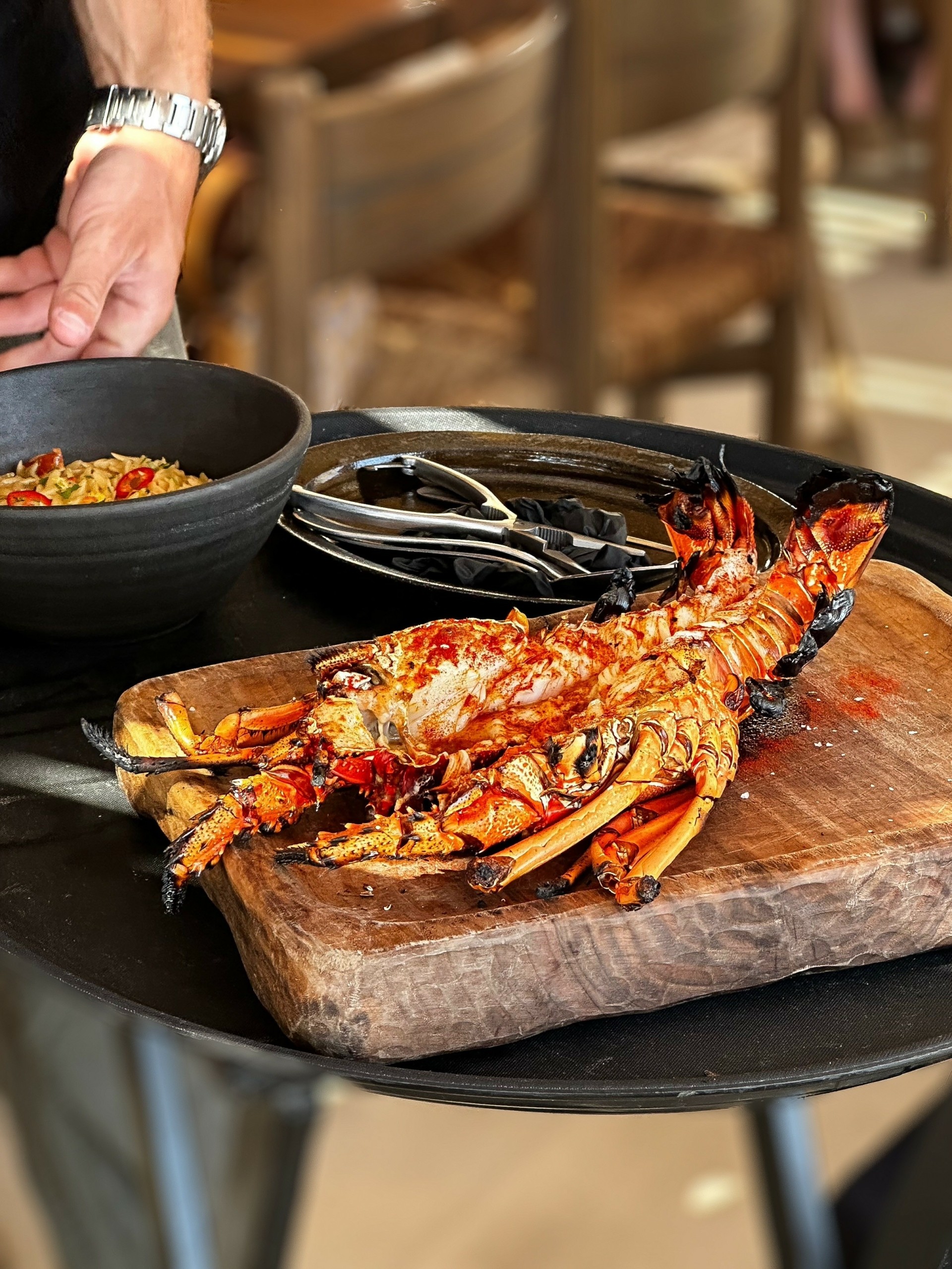 Γιατί το μενού του Scorpios στη Μύκονο μένει στη μνήμη