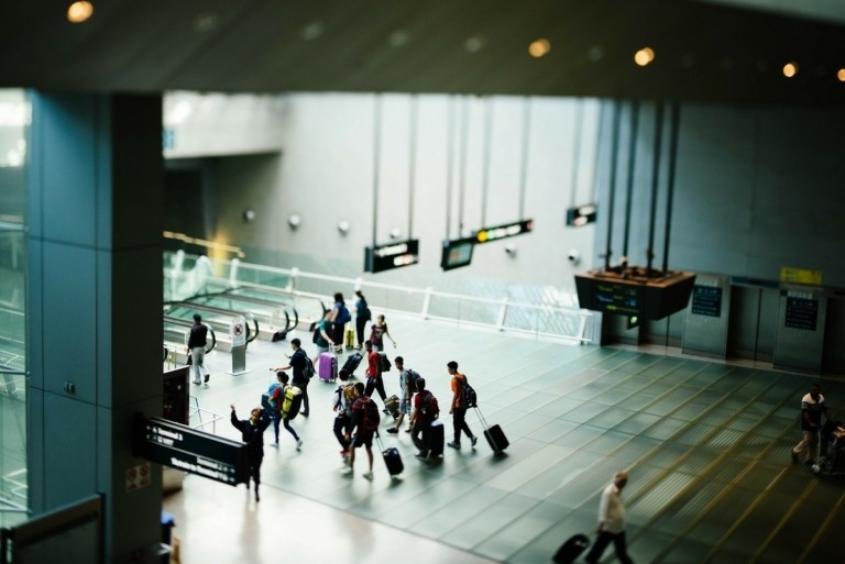 Ταξίδι με αεροπλάνο: Έτσι δεν θα χάσετε τη βαλίτσα σας στο αεροδρόμιο