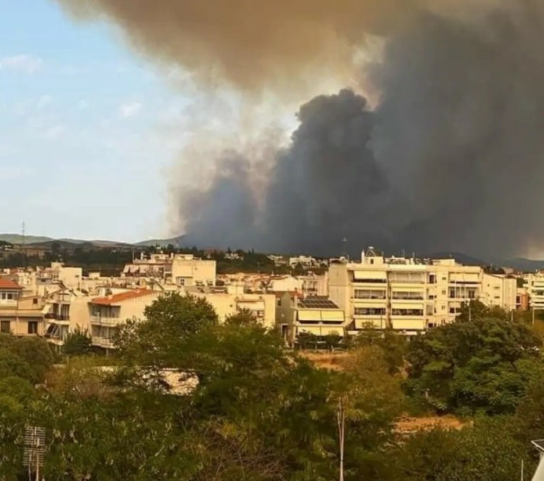 Αλεξανδρούπολη: Εκκενώνονται οκτώ οικισμοί – Κάηκαν σπίτια και αυτοκίνητα (upd)