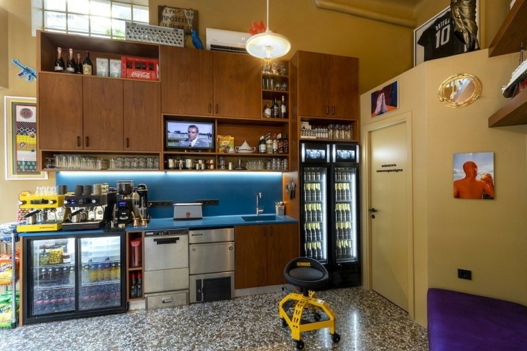 Titanas – Το σύγχρονο καφενείο των 11 τετραγωνικών είναι μνημείο cult αισθητικής