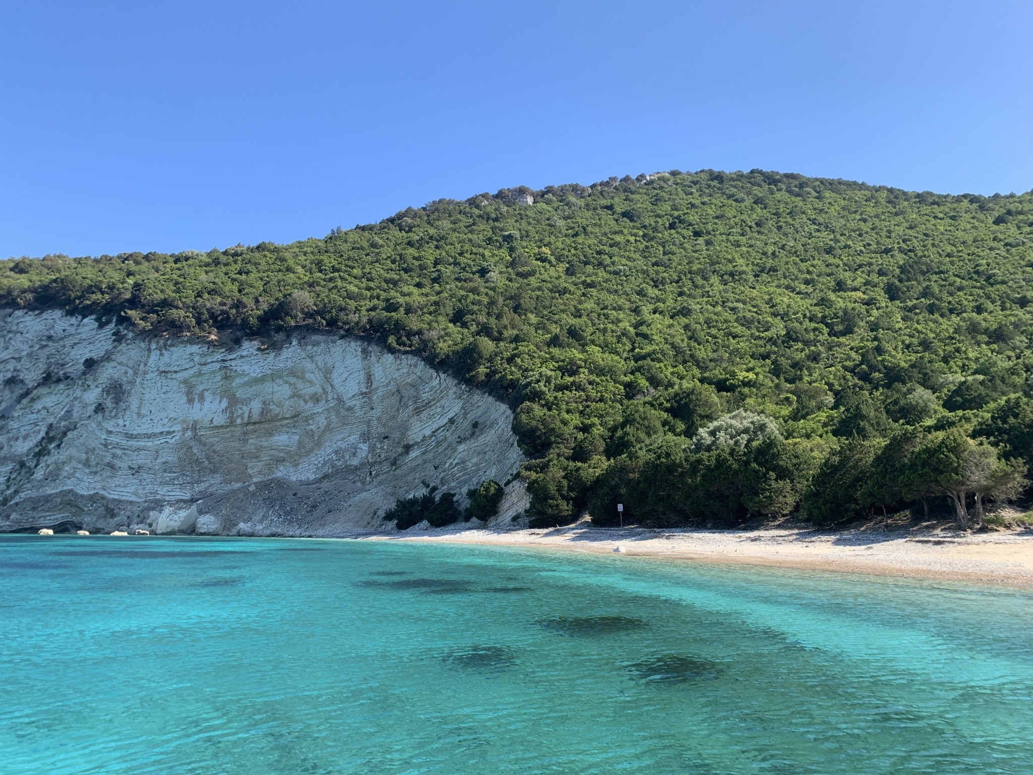 Το ιδιωτικό νησί του εφοπλιστή Τσάκου στο Ιόνιο που είναι ο παράδεισος των γιοτ