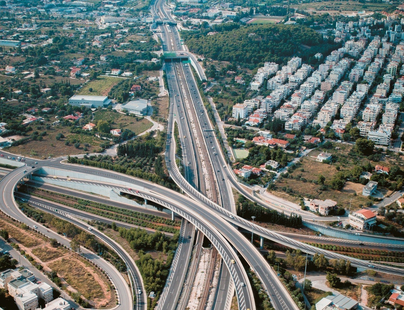 Φωτιά στον Ασπρόπυργο: Έκλεισε τμήμα της Αττικής Οδού και στα δύο ρεύματα