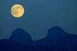 Blue Moon: Πώς το «μπλε φεγγάρι» του Αυγούστου επηρεάζει την υγεία μας