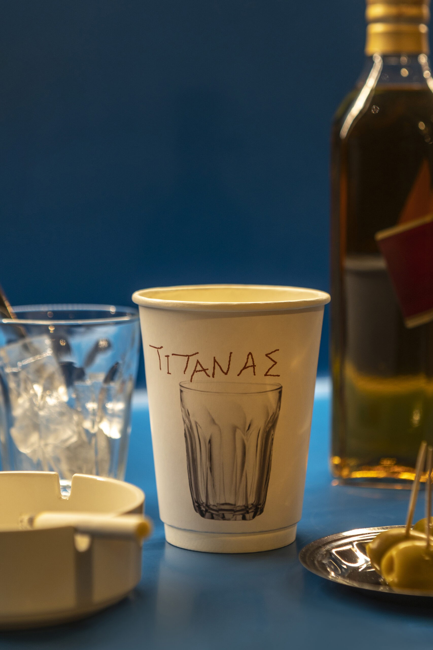 Titanas – Το σύγχρονο καφενείο των 11 τετραγωνικών είναι μνημείο cult αισθητικής