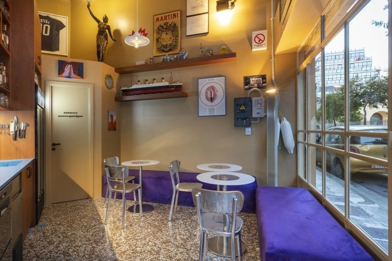 Titanas – Το σύγχρονο καφενείο των 11 τετραγωνικών είναι μνημείο cult αισθητικής