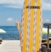 Το “κίνημα της ομπρέλας” – Τα μεγάλα brands πολυτελείας ντύνουν γνωστές παραλίες του κόσμου