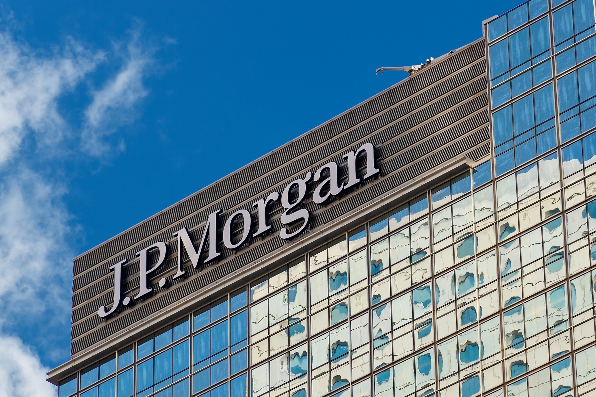 JP Morgan για Ελλάδα: Έρχεται έκδοση δεκαετούς – Τι προβλέπει για την πορεία της οικονομίας (πίνακες)