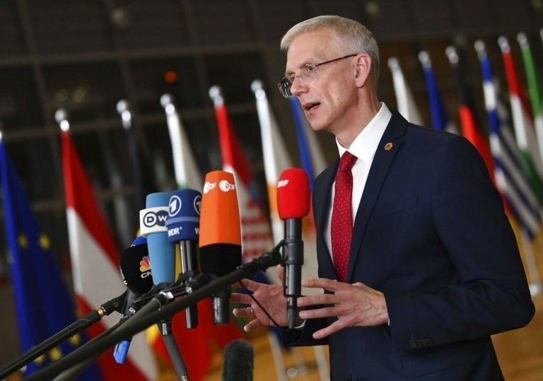 Λετονία: Την παραίτησή του ανακοίνωσε ο Κρισιάνις Κάρινς μετά το σκάνδαλο για τα αεροπορικά ταξίδια του