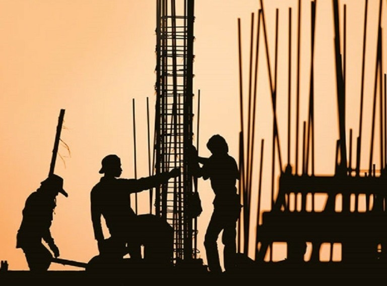 Κατασκευαστικές: Υψηλές αποδόσεις στο Χρηματιστήριο και ανεκτέλεστο στα 15 δισ. ευρώ (πίνακας)