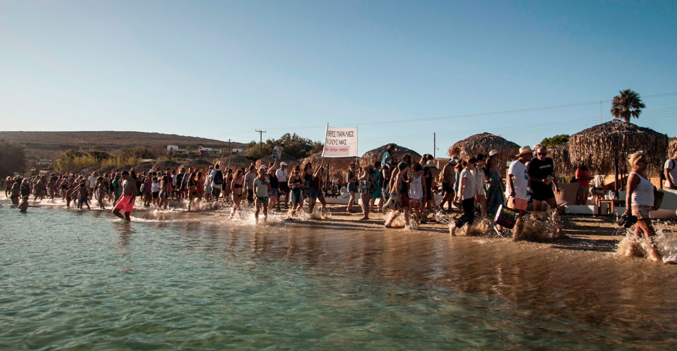 Ομπρελοκαθίσματα: Άρχισαν οι αυτοψίες στην Πάρο – Το υπ. Οικονομικών προανήγγειλε σαρωτικούς ελέγχους (pics + vid)