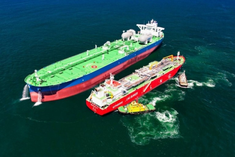 Όμιλος Αγγελικούση: Πρώτη επιχείρηση μεταφοράς LNG από πλοίο σε πλοίο στο VLCC Maran Dione