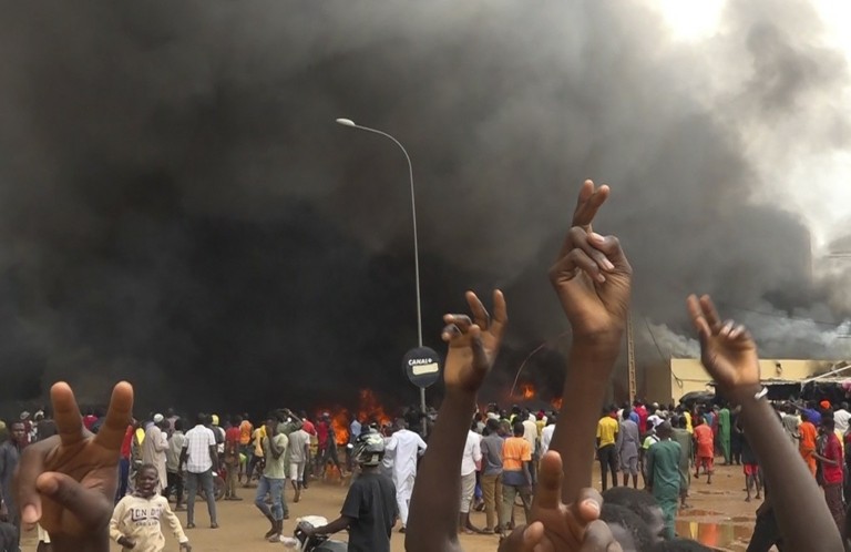 Πραξικόπημα στον Νίγηρα: Ψάχνει λύση η ECOWAS μετά το τελεσίγραφο την αποκατάσταση της συνταγματικής τάξης