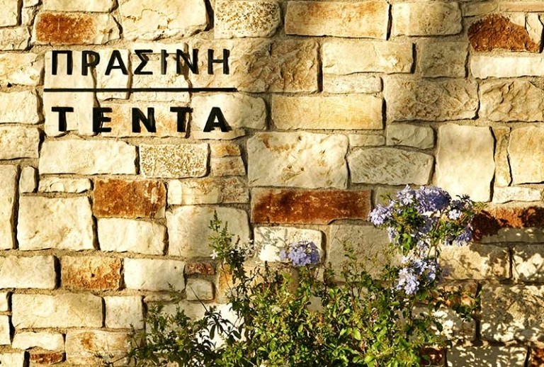 Πράσινη Τέντα: Η πιο εντυπωσιακή θέα της Αθήνας σε μια ρομαντική εμπειρία που θυμίζει ’70s