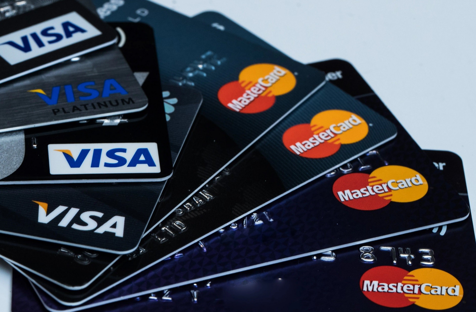 Visa – Mastercard: Έρχονται νέες αυξήσεις στις διατραπεζικές προμήθειες