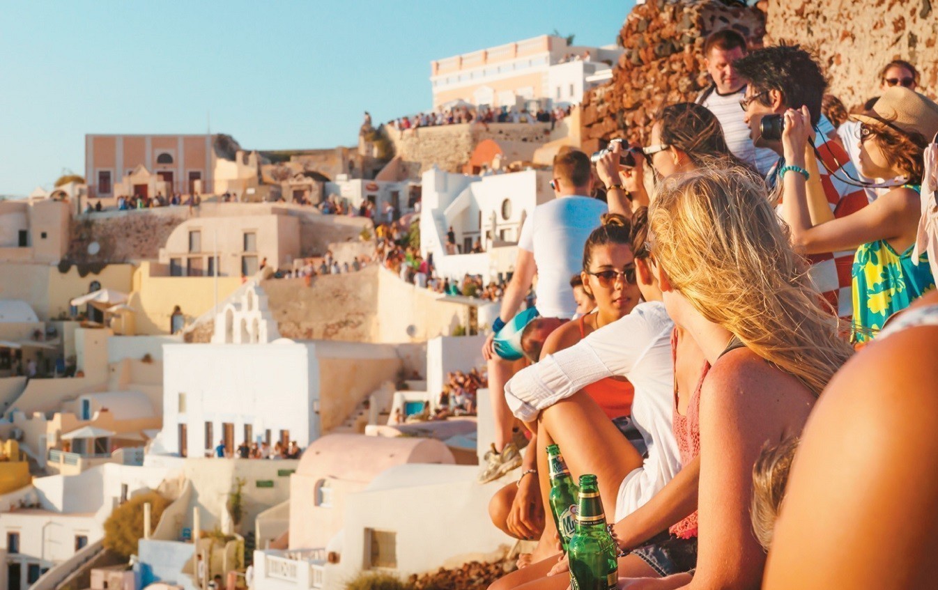 Πώς αξιολογούν την Ελλάδα οι ξένοι επισκέπτες- Ποιοι μας δίνουν τις υψηλότερες βαθμολογίες (γραφήματα)