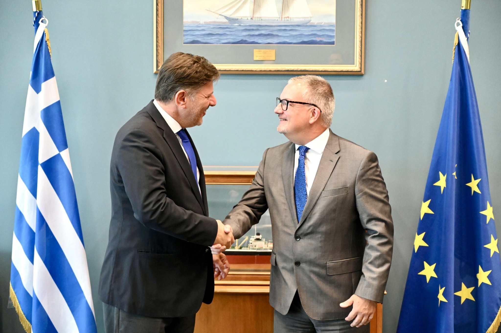 Συνάντηση Βαρβιτσιώτη – Λοτζ: Στο επίκεντρο η ενίσχυση ναυτιλιακών σχέσεων Ελλάδας – Ηνωμένου Βασιλείου