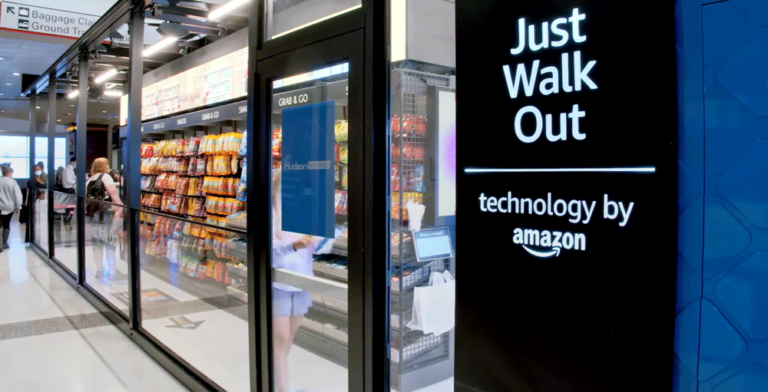 Amazon: Λανσάρει νέα τεχνολογία ανέπαφων αγορών σε καταστήματα ρούχων