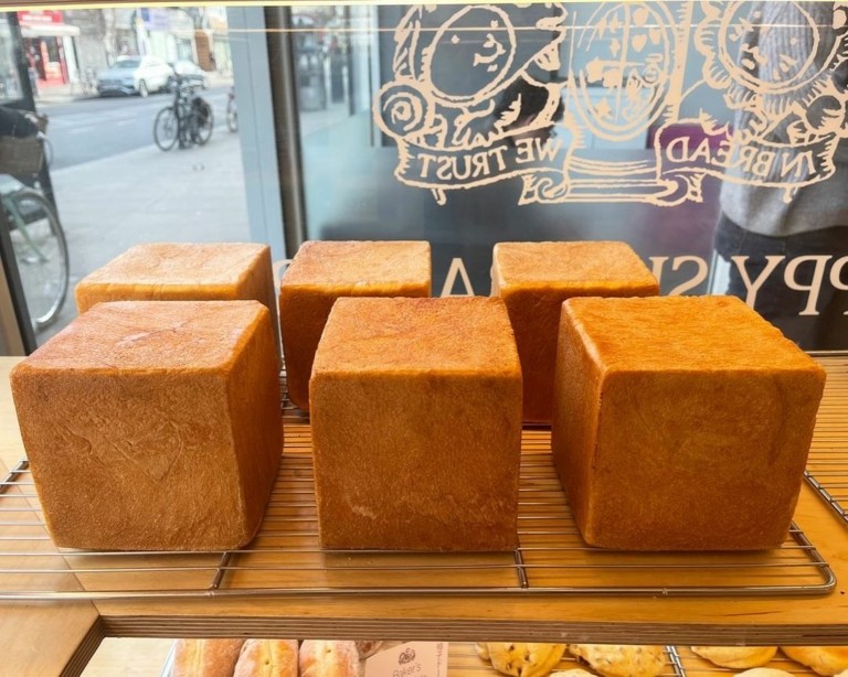 Τα πολύτιμα ψωμιά των 20 δολαρίων – Ουρές σε φούρνους σε Νέα Υόρκη, Παρίσι, Λονδίνο