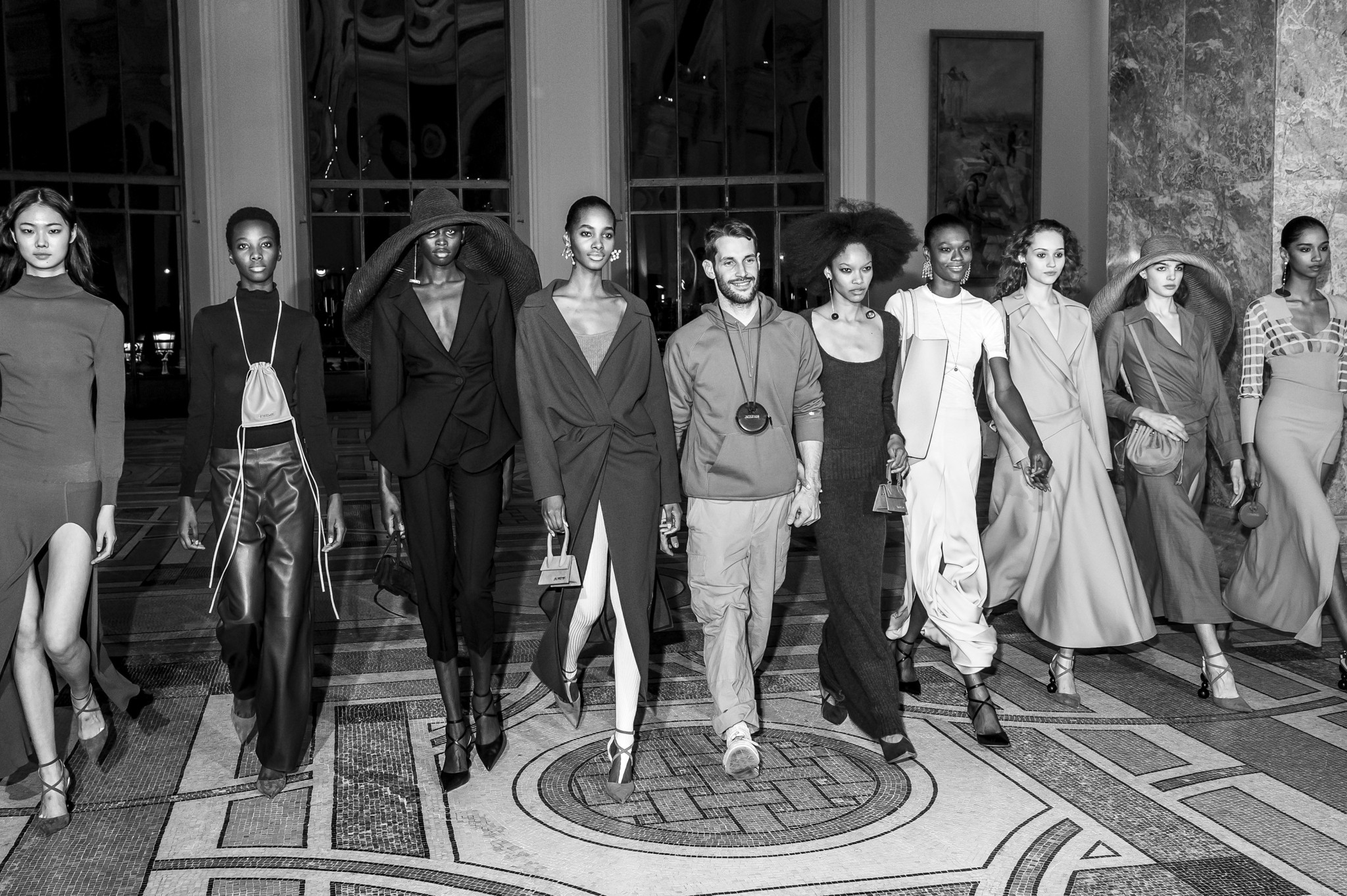 Αυτό είναι το brand φαινόμενο στη Μόδα – Γιατί επιμένει να λέει “όχι” στις θηριώδεις προτάσεις εξαγοράς