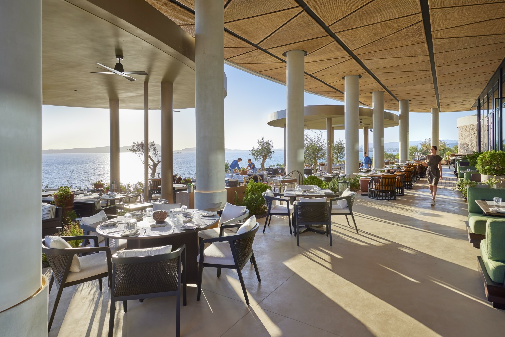 Πώς είναι η ζωή μέσα στο νέο Mandarin Oriental Costa Navarino – Σουίτες, εστιατόρια και design του κορυφαίου resort