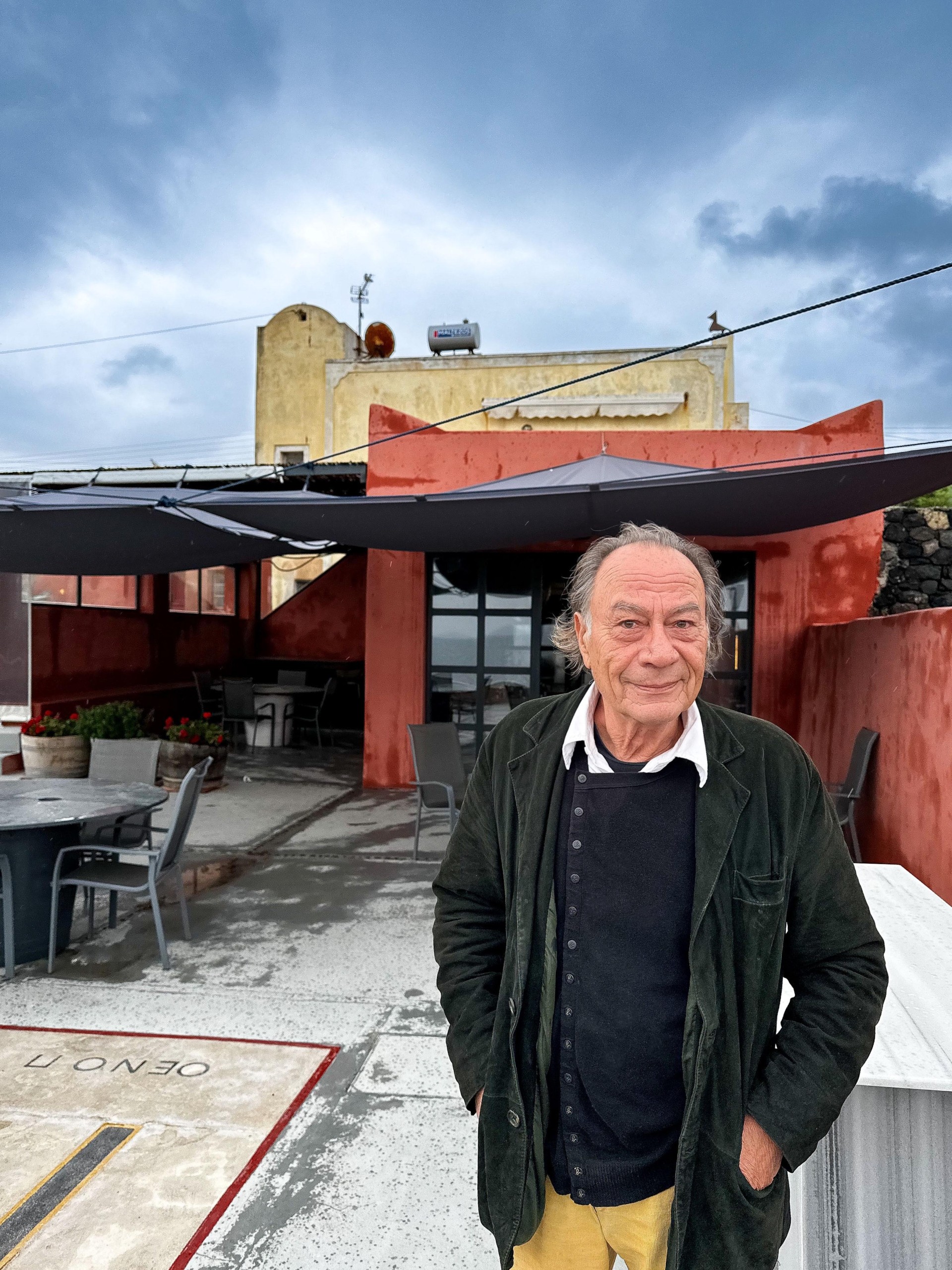 Σαντορίνη: Το νέο οινοποιείο του Πάρι Σιγάλα αλλάζει την ιστορία του Ασύρτικου όπως το ξέραμε