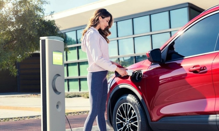 Ηλεκτρικά αυτοκίνητα: Πέφτουν οι μπαταρίες με τη γρήγορη φόρτιση;