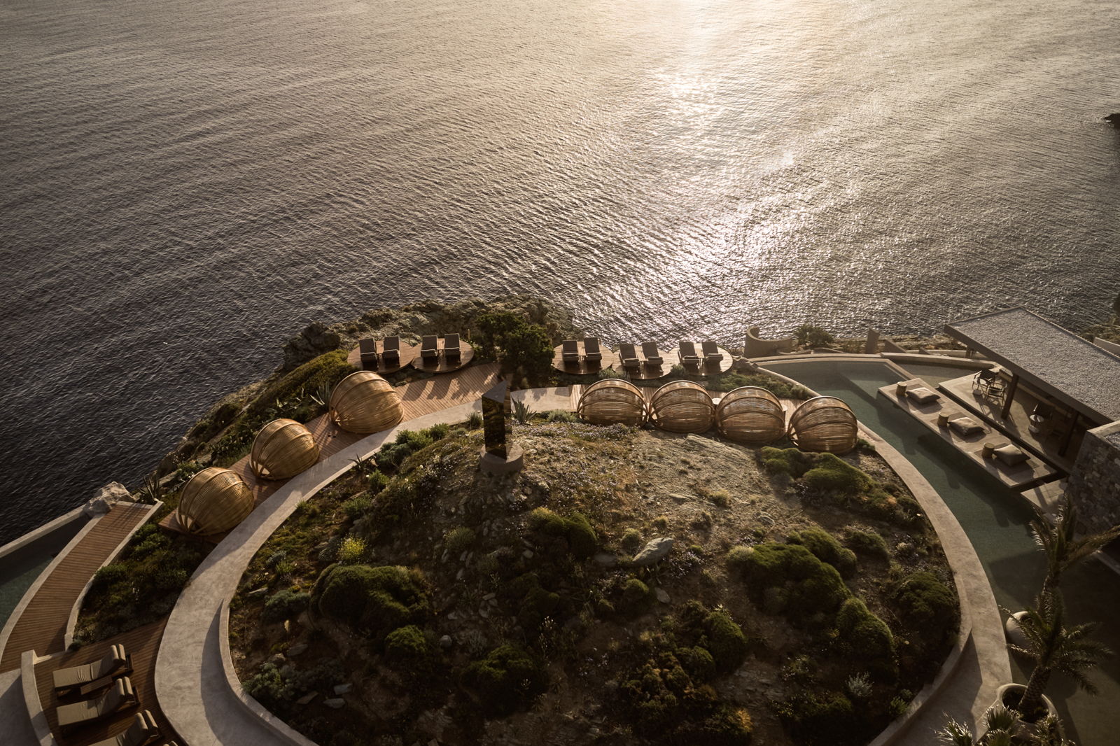 Acro Suites: Αυτό είναι το πιο θεαματικό ξενοδοχείο της Κρήτης – Στέκεται πάνω σε έναν εντυπωσιακό γκρεμό