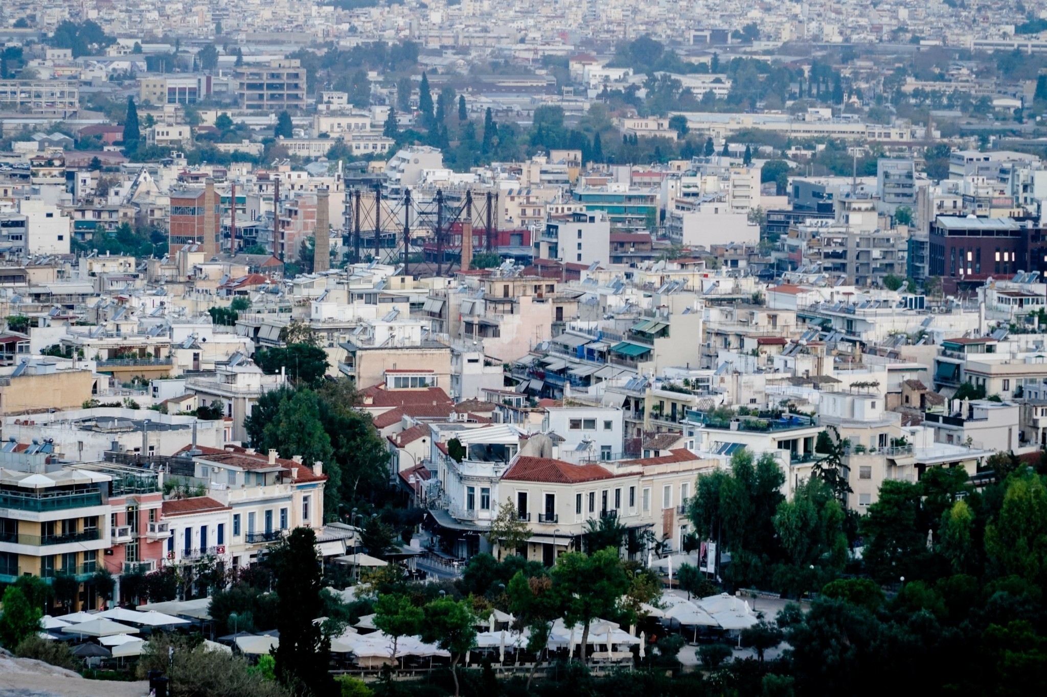 Εθνική Χρηματιστηριακή: «Ανάρπαστα» τα ελληνικά ακίνητα – Άλμα 40% στις ξένες επενδύσεις