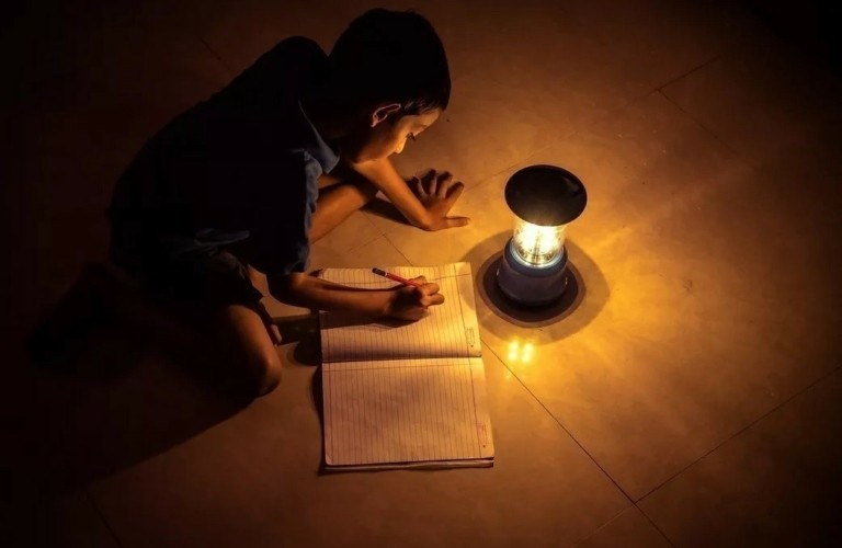 ΕΚΠΟΙΖΩ: Ποιοι κινδυνεύουν από την ενεργειακή φτώχεια