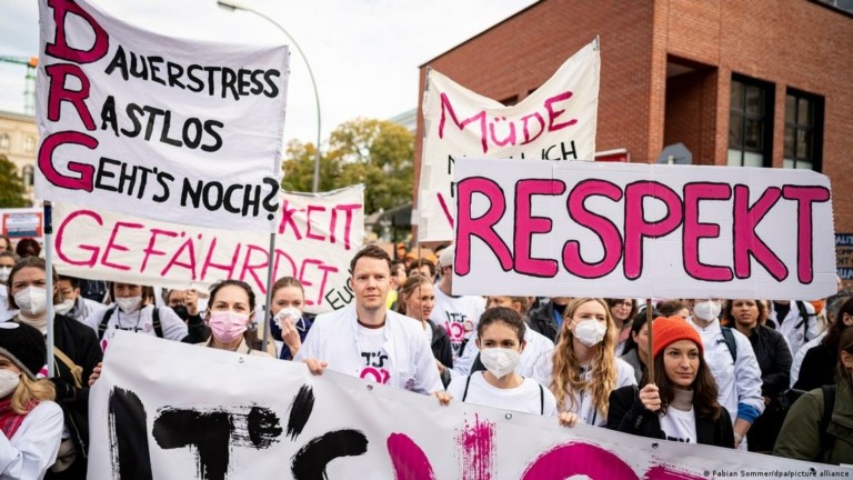 Γερμανία: Γιατί «πεθαίνουν» τα νοσοκομεία