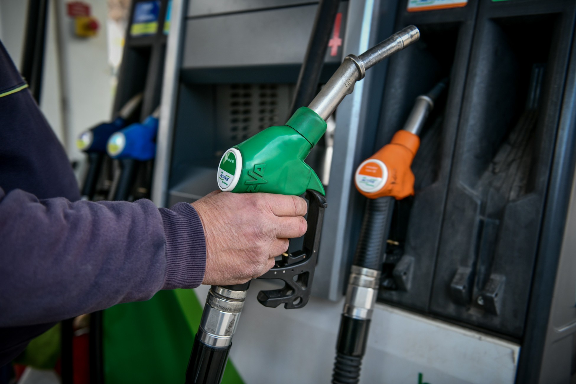 Γαλλία: Έκτακτα μέτρα για φθηνά καύσιμα – Θα πωλείται βενζίνη κάτω του κόστους