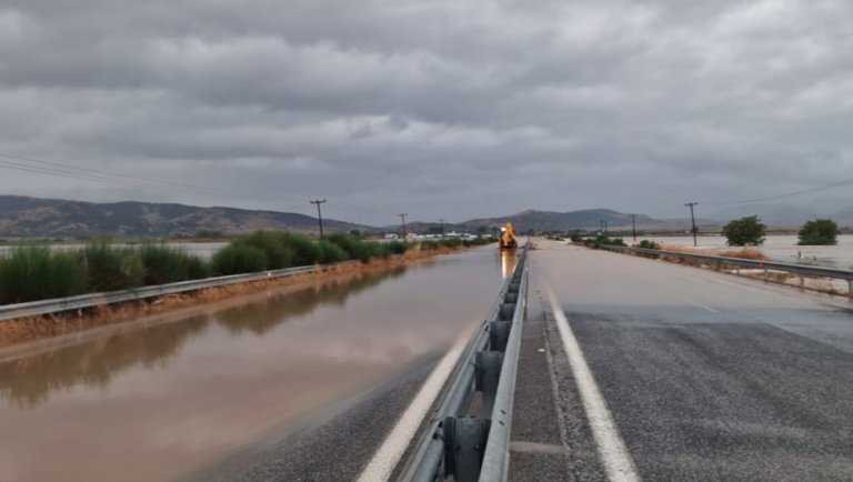 Κακοκαιρία Daniel: Πλημμύρισε τμήμα της Ε.Ο. Καρδίτσας-Λάρισας – Διακοπή της κυκλοφορίας (vid+pics)