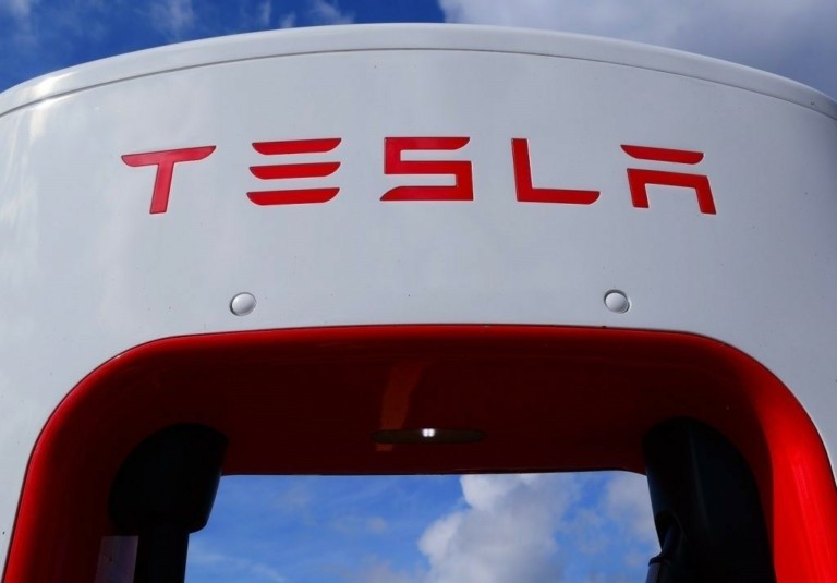 Tesla: Στα δικαστήρια μεταφέρει την κόντρα της με το υπουργείο και τα ταχυδρομεία της Σουηδίας