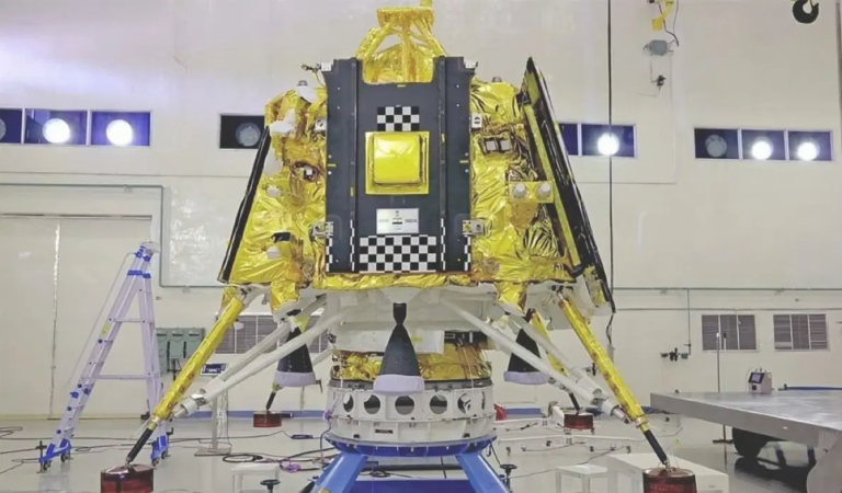 Ινδία: Μέχρι το 2040 η πρώτη επανδρωμένη αποστολή στη Σελήνη