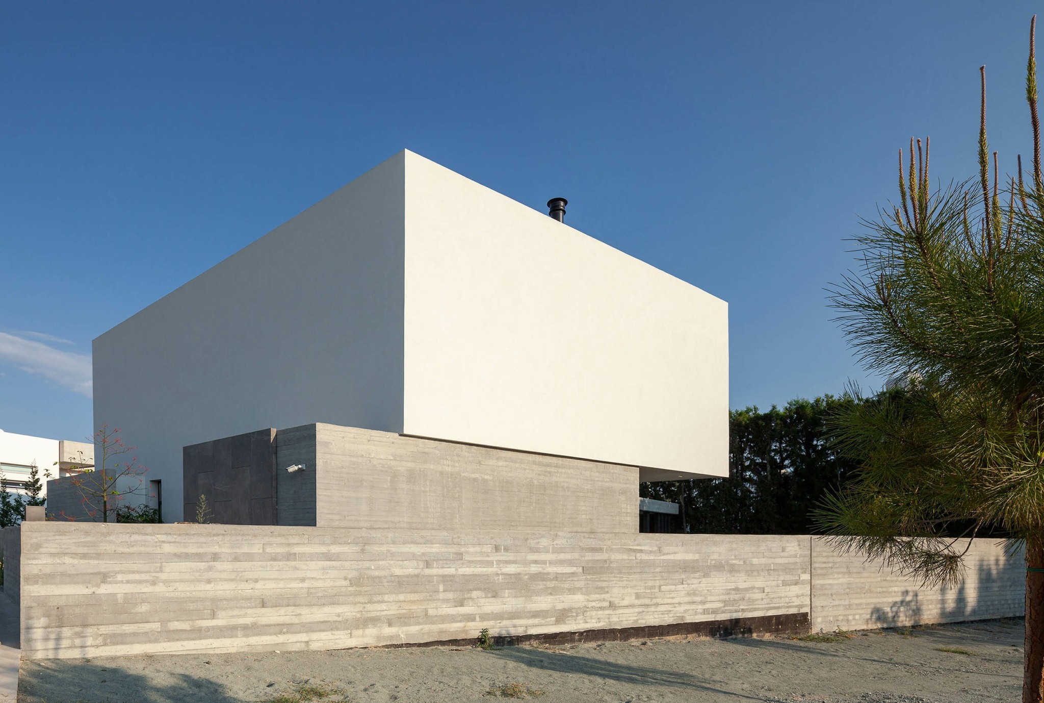 Μια κατοικία-ησυχαστήριο στη Λεμεσό από έναν κορυφαίο Κύπριο αρχιτέκτονα