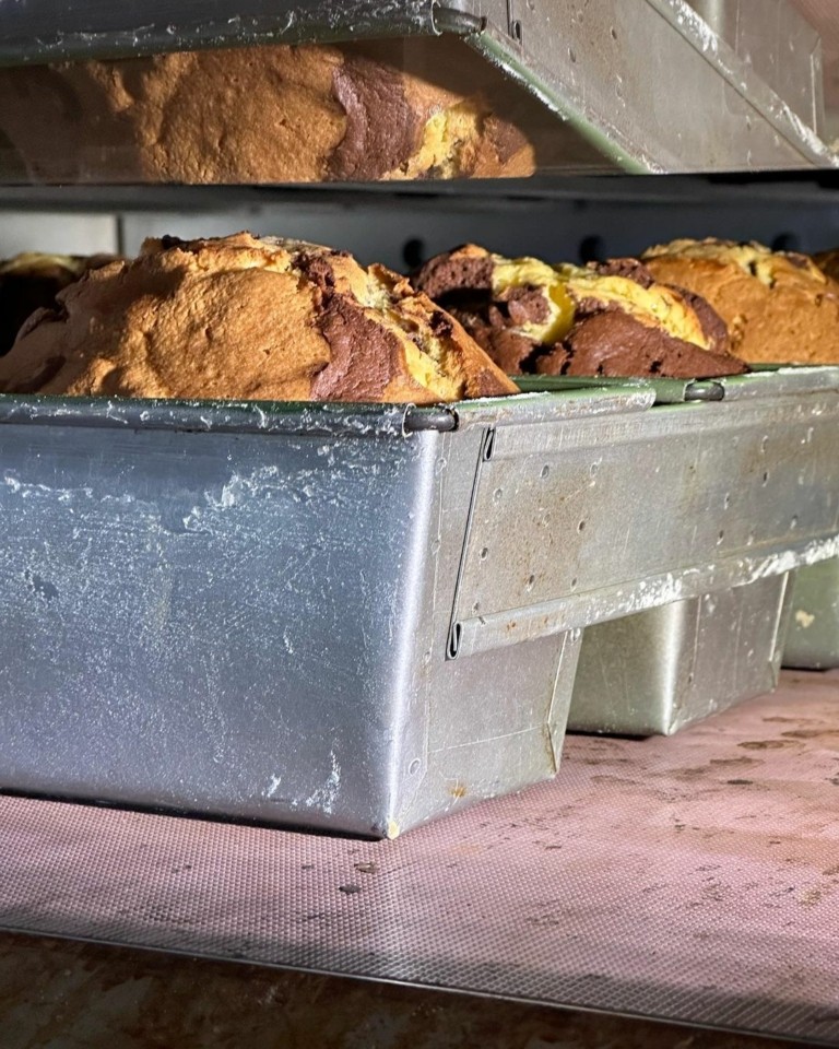 Red Jane: Πώς ένα εγκαταλελειμμένο κτίριο του ’30 στα Χανιά έγινε ένας φούρνος – επιτομή του design