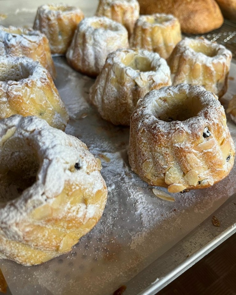 Red Jane: Πώς ένα εγκαταλελειμμένο κτίριο του ’30 στα Χανιά έγινε ένας φούρνος – επιτομή του design