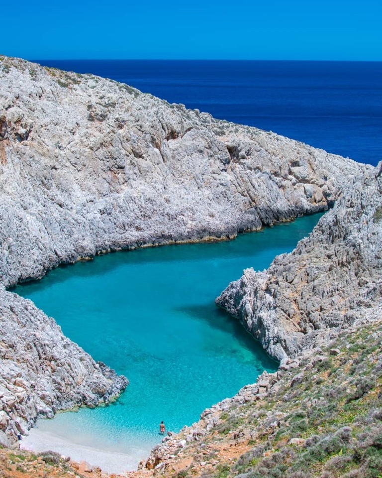 Τα κρυμμένα ταξιδιωτικά διαμάντια της Ελλάδας από τον φωτογράφο που έχει κάνει τη Φύση ιδεολογία