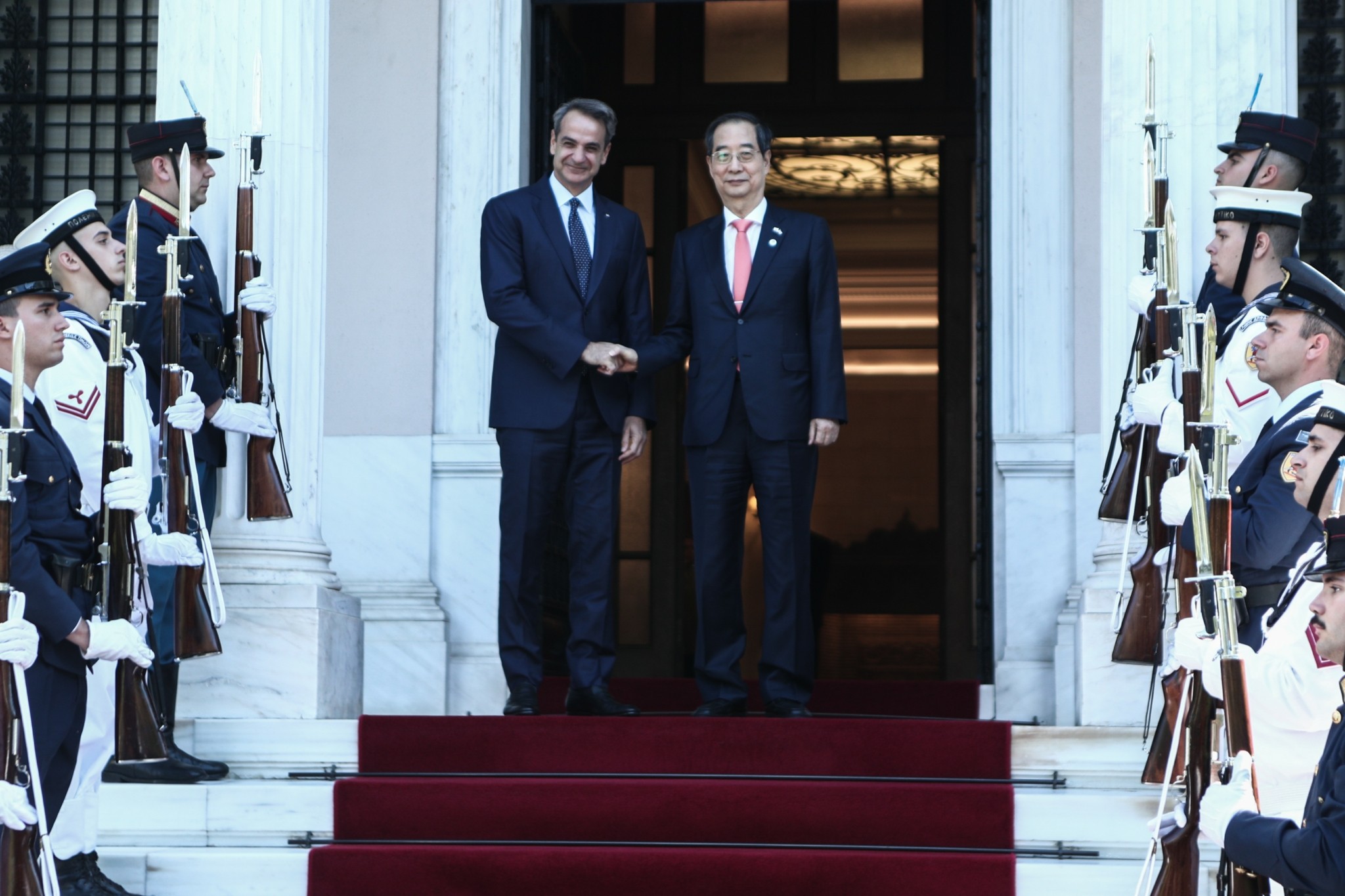 Συνάντηση Μητσοτάκη – πρωθυπουργού της Κορέας – Στο επίκεντρο η διμερής οικονομική συνεργασία