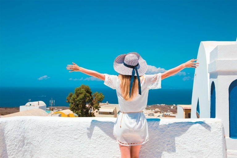 Πλώρη για έσοδα 20 δισ. φέτος από τον τουρισμό – Ρεκόρ όλων των εποχών για την Αθήνα (pic)