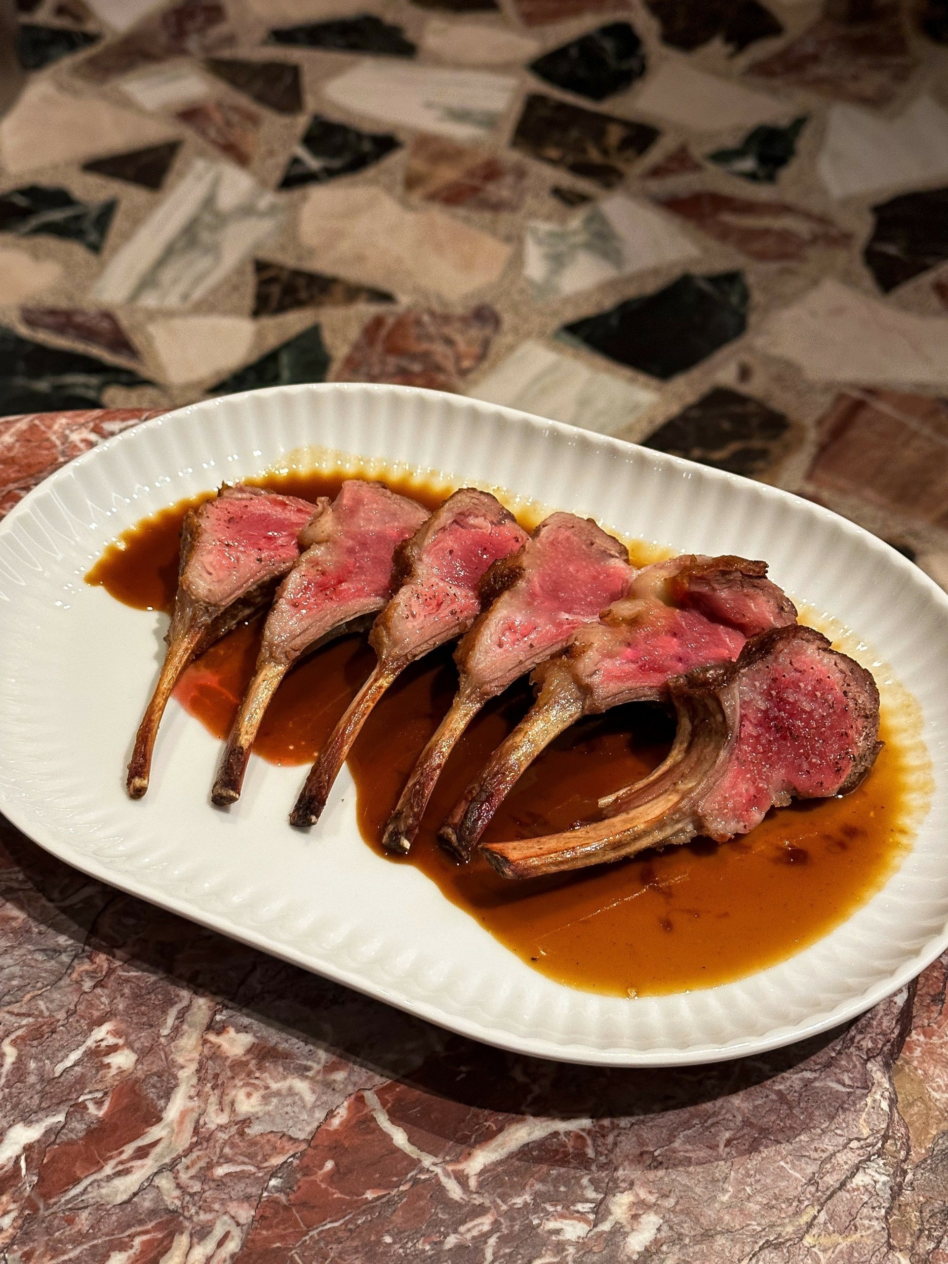 Gallina: Το εστιατόριο έργο Τέχνης στο Κουκάκι και ο εφοπλιστής-συλλέκτης πίσω από την ιδέα