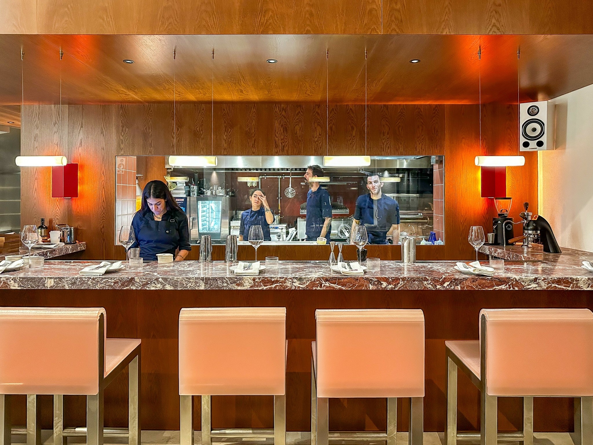 Gallina: Το εστιατόριο έργο Τέχνης στο Κουκάκι και ο εφοπλιστής-συλλέκτης πίσω από την ιδέα