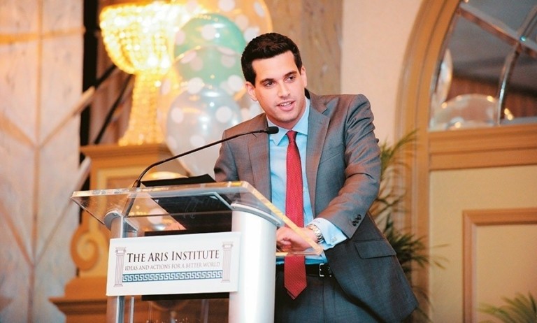 Γιώργος Πετρόχειλος: Ο Έλληνας πίσω από την Catalio και το deal με την KKR (pics)