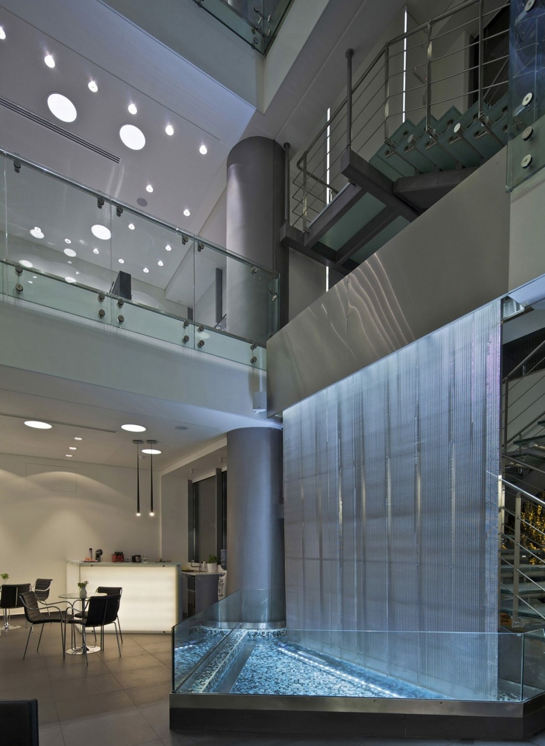 IFI: Το βραβευμένο ελληνικό studio και η τέχνη πίσω από τον φωτισμό κτιρίων και κατοικιών