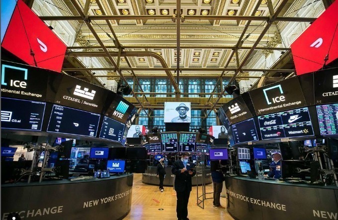 Wall Street: Στα «κόκκινα» το ταμπλό με αρνητικό πρωταγωνιστή τον Dow