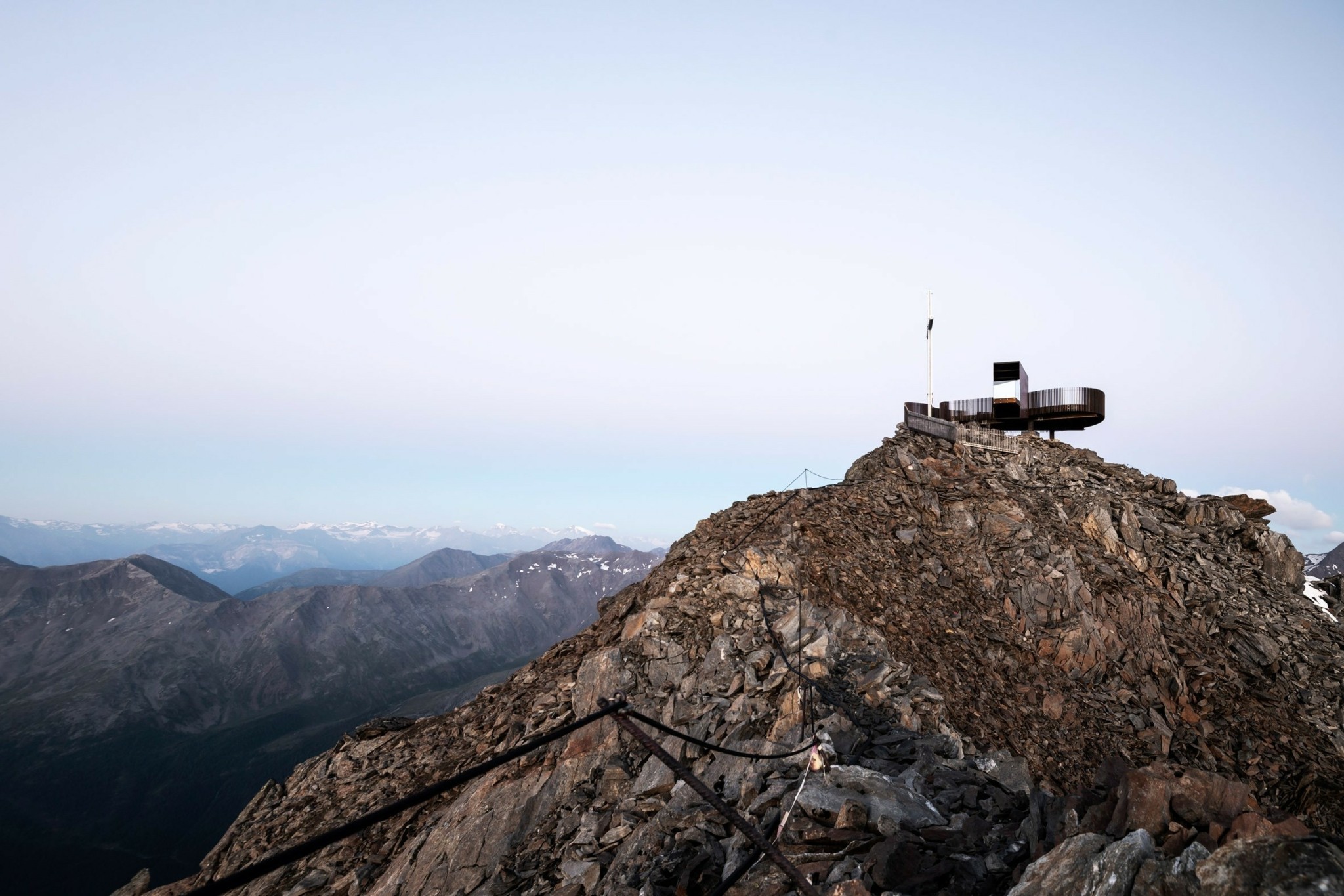 Περπατώντας πάνω από το κενό – Τέλεια θέα ακατάλληλη για υψοφοβικούς