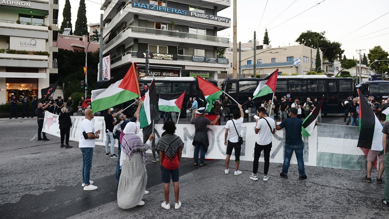 Αθήνα: Συγκέντρωση διαμαρτυρίας έξω από την πρεσβεία του Ισραήλ – Πού επικρατεί κομφούζιο